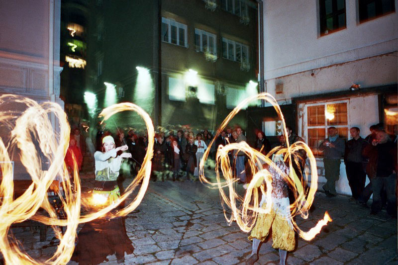 A fiery street performance in Skadarlija. Photo credit: Srdjan Veljovic