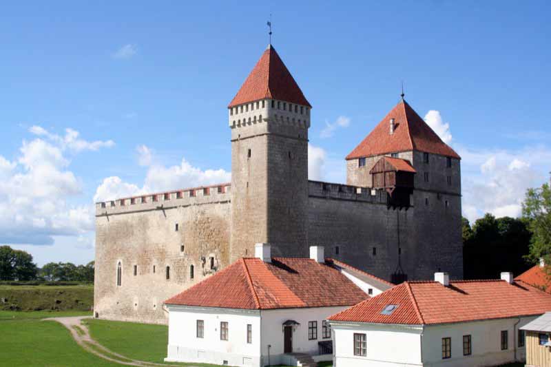 Tall Herman and Sturvolt at Kuressaare Castle on Saaremaa Island, Estonia. Photo credit: Kestutis Ambrozaitis