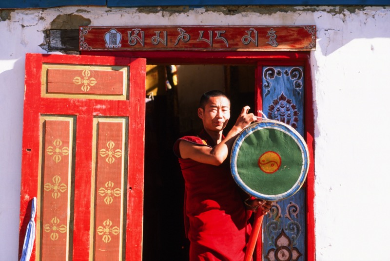 A Buddhist monk in Mongolia. Photo credit: Peter Guttman