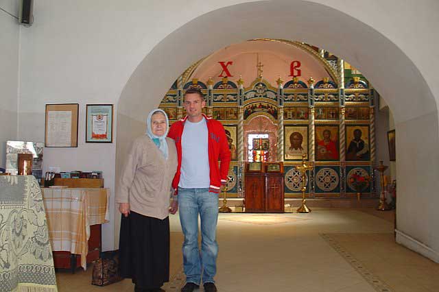 John with a new babushka (granny) friend in Ilinsky Church in Suzdal