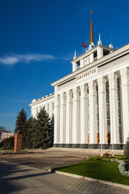 The Dom Sovetov, or “House of Soviets,” is the city hall in Transdniester’s capital city, Tiraspol. Photo credit: Dima Radu