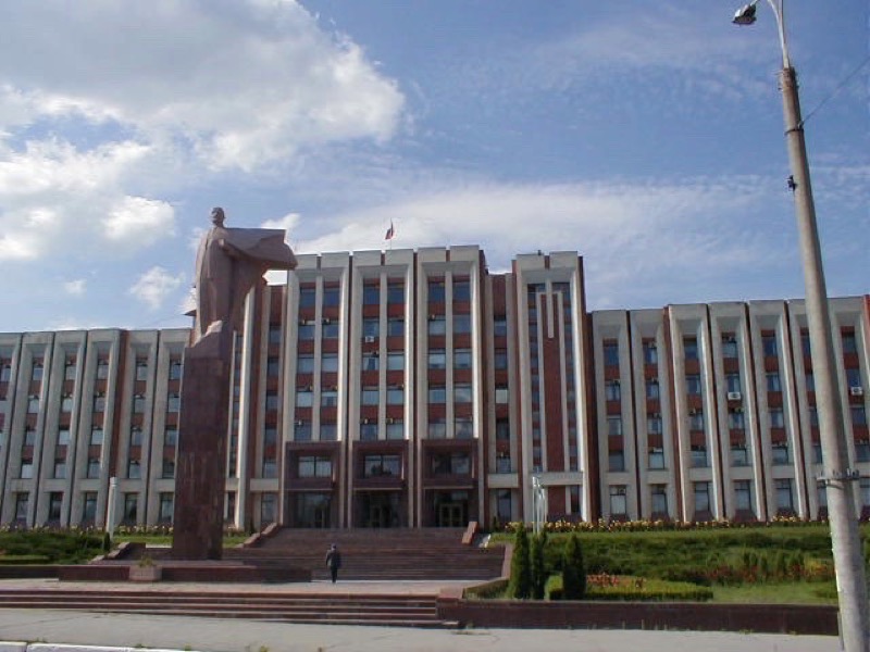 A massive Lenin statue stands proudly in front of the Presidential Palace in Tiraspol, Transdniester. Photo credit: Paul Schwartz