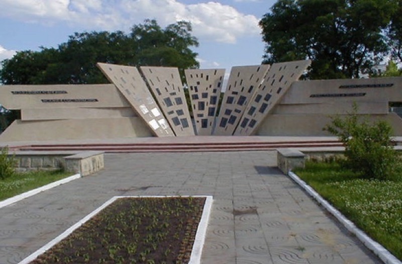 The Memorial to the Defenders of Transdniester commemorates the Soviet soldiers who were killed in this region during WWII. Photo credit: Paul Schwartz