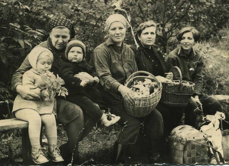 Picking mushrooms, a Russian family tradition. Photo credit: Olga Boyarskaya